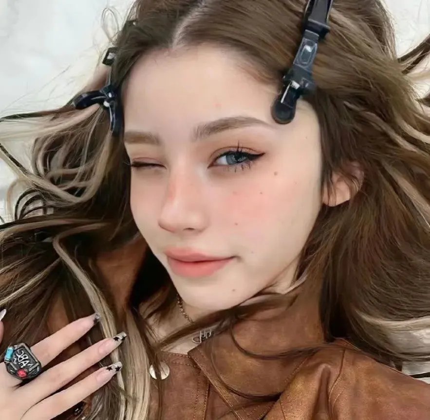 小河亲过我的脸